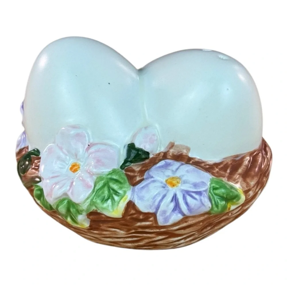 Avon Gift Collection Springtime Salt and Pepper Shakers Duck and Eggs Shakers